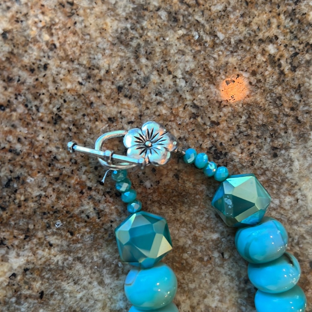 Beautiful stone necklace in turquoise-green shades of agate. - Picture 5 of 10